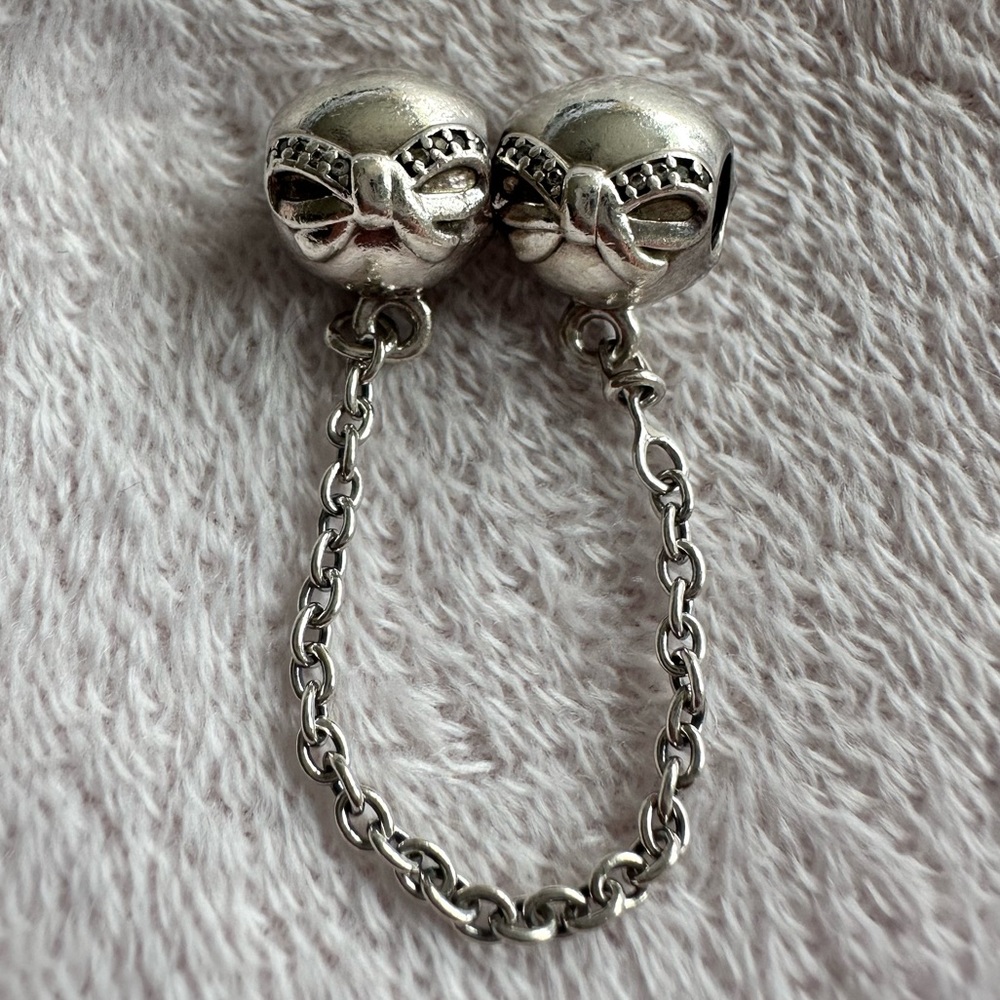 Authentic PANDORA Dainty Bow Safety Chain Clip Charm